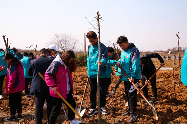 “攜手植樹，共創(chuàng)藍天”丨南京新華師生共筑新華育才林