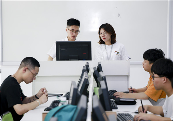 <a href=http://njxh.cn target=_blank class=infotextkey>高中</a>畢業(yè)考不上大學(xué) 學(xué)IT是好出路嗎？