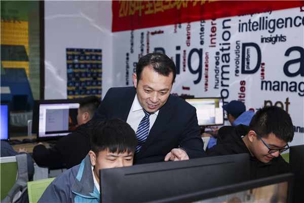 男生學(xué)什么IT<a href=http://njxh.cn target=_blank class=infotextkey>專業(yè)</a>好，自學(xué)or培訓(xùn)？