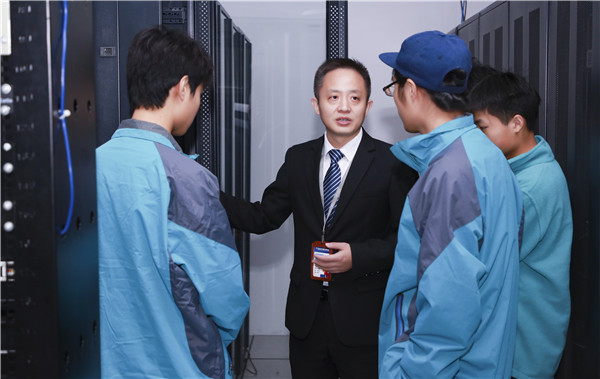 初<a href=http://njxh.cn target=_blank class=infotextkey>高中</a>畢業(yè)學(xué)什么好？