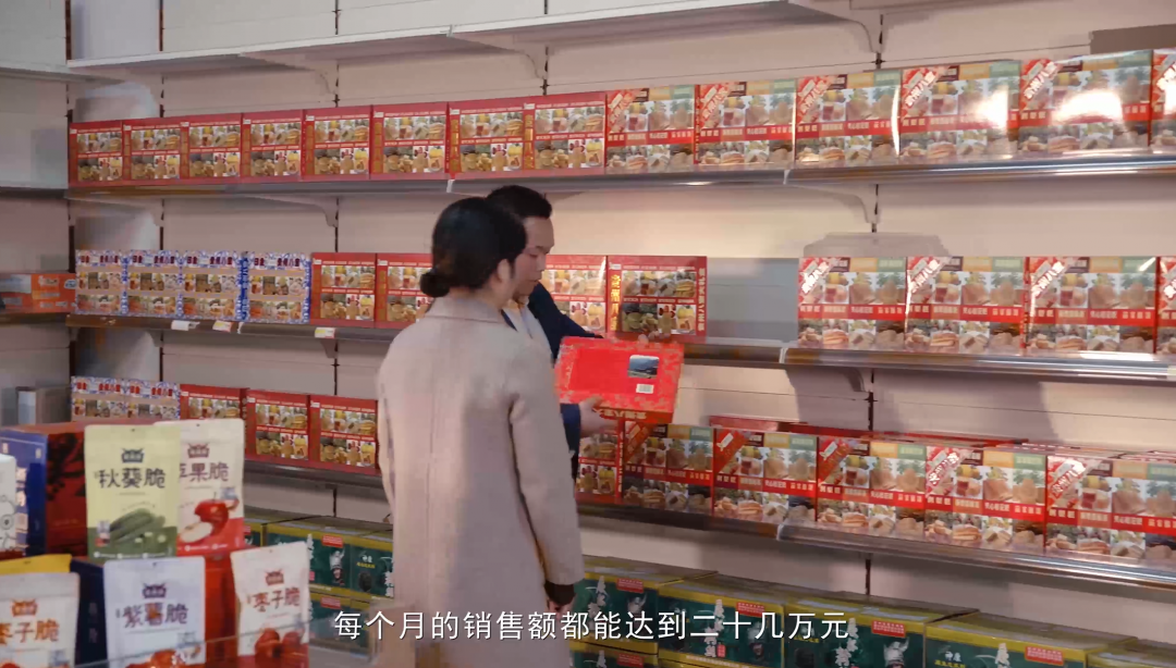 “新華電腦學(xué)校就像一座橋，把我和家鄉(xiāng)連接在一起！”