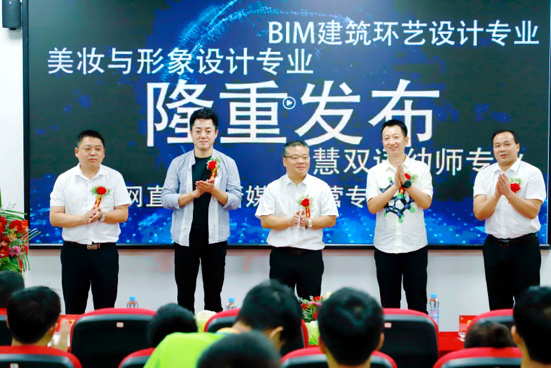 傳遞向上力量！新華電腦學?！独蠋焷砹恕?月繼續(xù)開講！