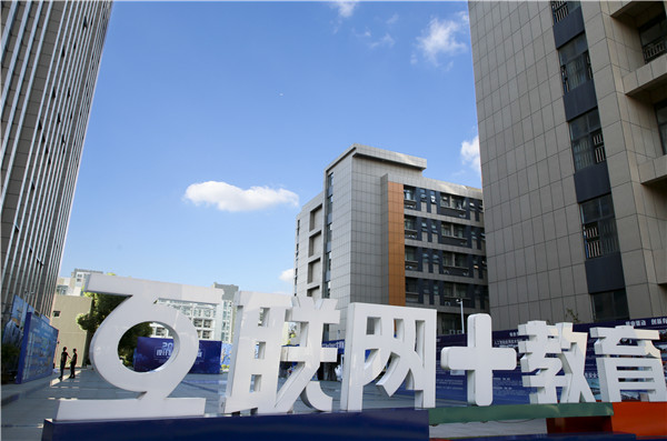 想學(xué)互聯(lián)網(wǎng)技術(shù)，怎么學(xué)？