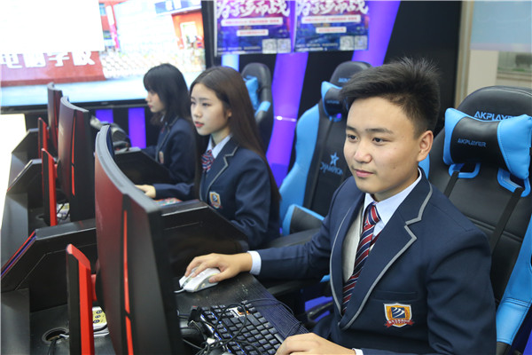 考不上<a href=http://njxh.cn target=_blank class=infotextkey>高中</a>怎么辦？男孩學(xué)點(diǎn)什么好