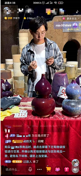 向家鄉(xiāng)捐贈(zèng)20萬！此刻他竟然有些手抖…
