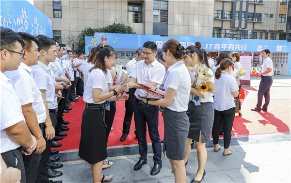 愛(ài)與責(zé)任，立德樹(shù)人丨南京新華與你一起致敬教師節(jié)