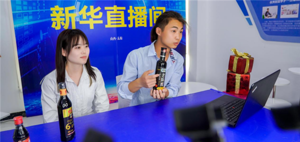 我去，這么多人來新華是干啥？