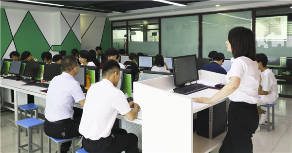 南京新華結課答辯|你們的成長，我們來見證！