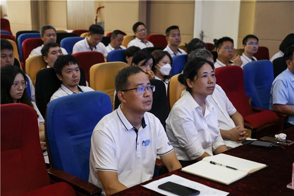 匯聚全國名師 實(shí)戰(zhàn)練兵分享 新華名師巡講開啟暑期全員“充電”模式
