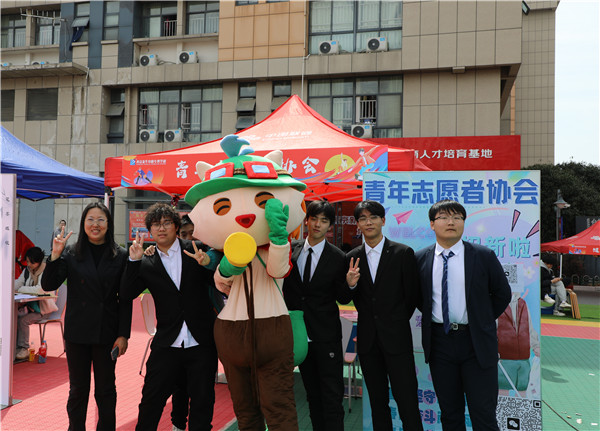 追光有“你”，歡迎“新”上人 南京新華電腦專修學校2024年春季社團招新大會順利收官
