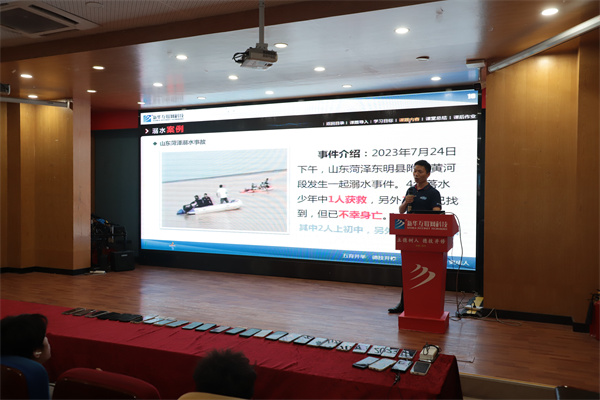 南京新華電腦專修學(xué)校舉辦新生安全教育講座，鄭德剛老師精彩開講