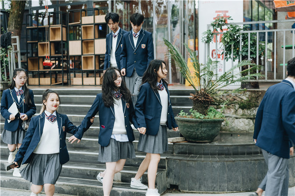 小孩兒初三了學習成績不理想，是上普高還是上職中學一門技術(shù)？