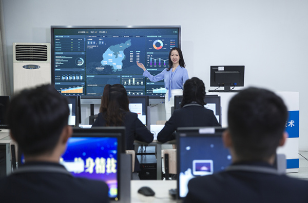 女生學電子商務好嗎，有發(fā)展嗎？