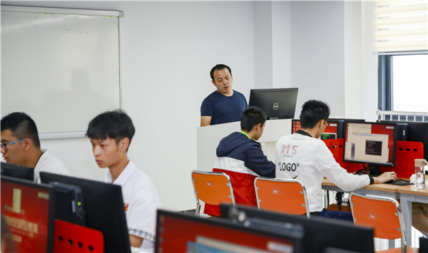 初中畢業(yè)上職業(yè)學(xué)校好么？