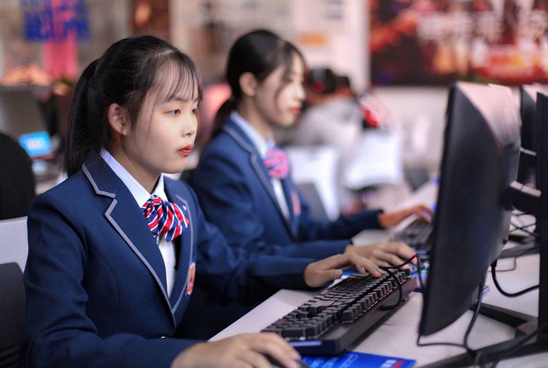 初高中女生學(xué)什么專業(yè)好？女生最吃香的互聯(lián)網(wǎng)熱門專業(yè)排名出爐！
